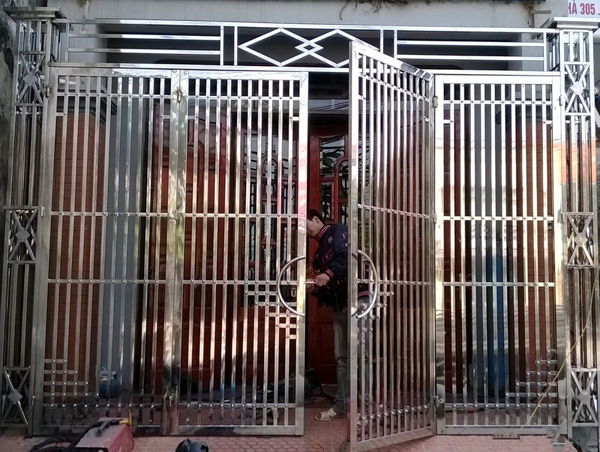 mau-cua-inox-304-dep
