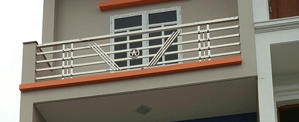 mau-lan-can-ban-cong-inox-dep-don-gian