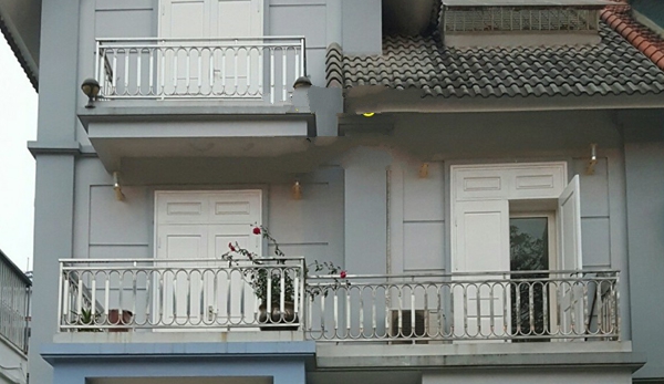 mau-lan-can-ban-cong-inox-dep-don-gian