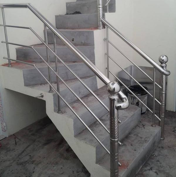 mau-lan-can-cau-thang-inox-dep