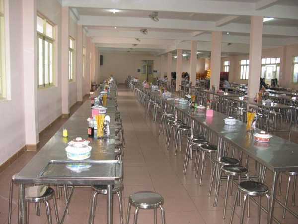 bao-gia-ban-ghe-an-inox