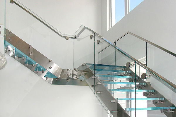 Một số lưu ý khi thiết kế cầu thang bằng kính | Web Nội Thất ...