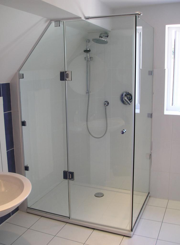 Vật liệu vách kính phòng tắm: Năm 2024, vật liệu vách kính phòng tắm được cập nhật và cải tiến để đáp ứng nhu cầu của người dùng. Chất lượng cao, tính thẩm mỹ đẹp và khả năng chịu lực tuyệt vời là những điểm đáng để bạn cân nhắc khi lựa chọn sản phẩm cho ngôi nhà của mình.
