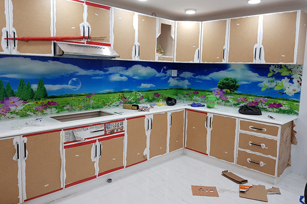 Bạn đang tìm kiếm sự độc đáo và nổi bật cho căn bếp của mình? Hãy xem ngay hình ảnh kính ốp bếp 3D để tận hưởng cảm giác như đang sống trong một không gian ảo tuyệt vời.