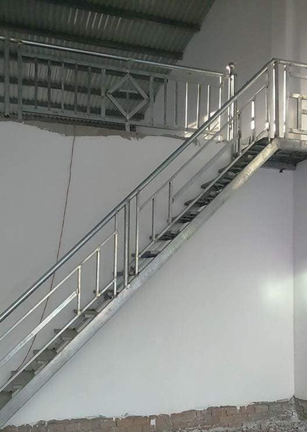 Lan Can Cầu Thang Inox Là Gì? Ưu Điểm – Cấu Tạo – Ứng Dụng Thực Tế cau thang inox dep 18