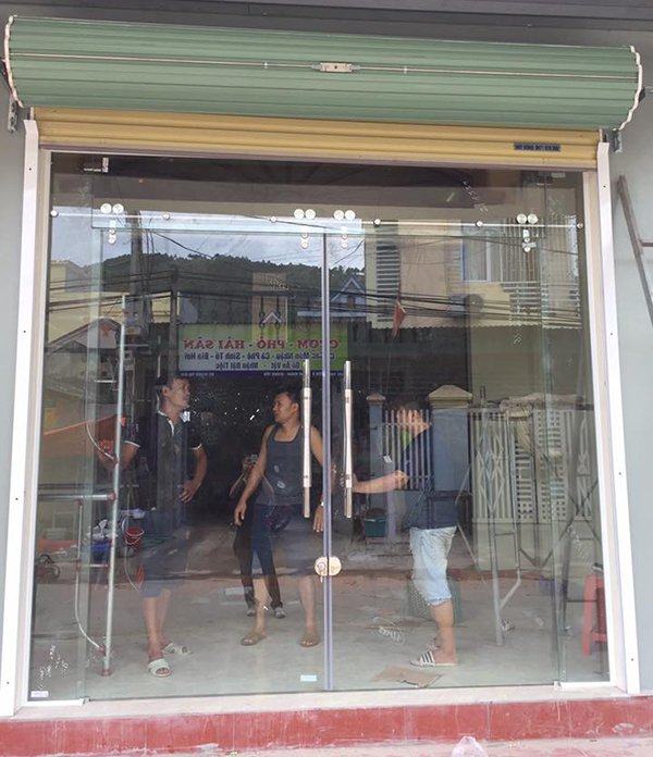 cua kinh cuong luc lua ray treo 2