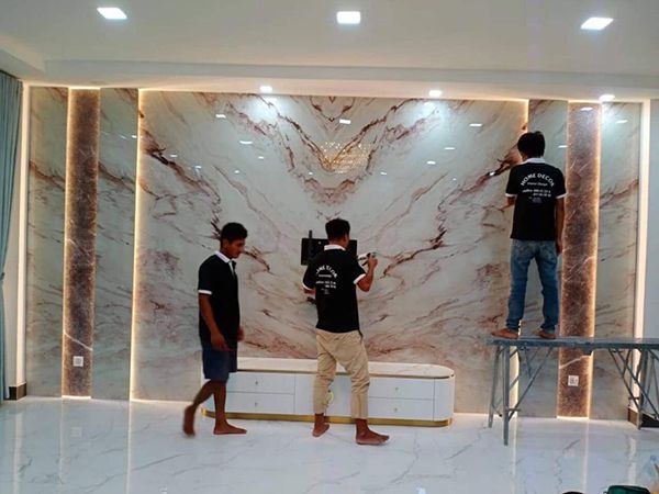 tam nhua pvc op tuong ke tv 39 2