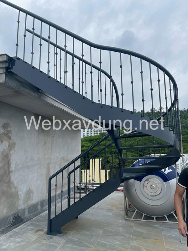 Báo Giá Cầu Thang Sắt Ngoài Trời Mới Nhất – Rẻ Mà Chất Lượng Bất Ngờ! Cau thang sat ngoai troi 4